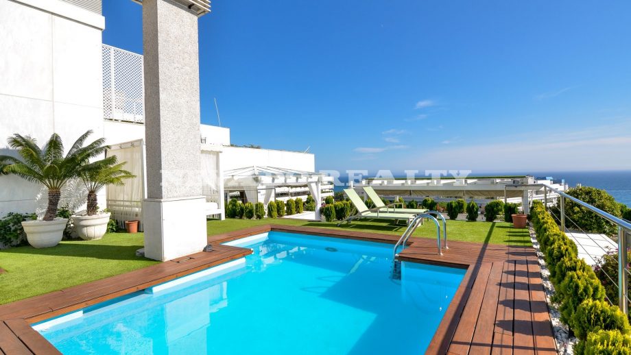 Magnifique penthouse à Don Gonzalo avec vue panoramique et piscine privée