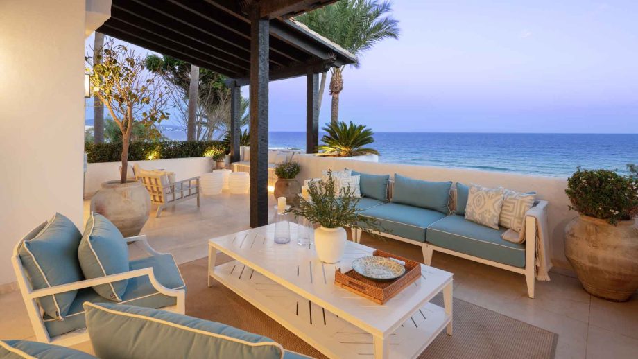 Luxury beachfront penthouse in Marina Puente Romano