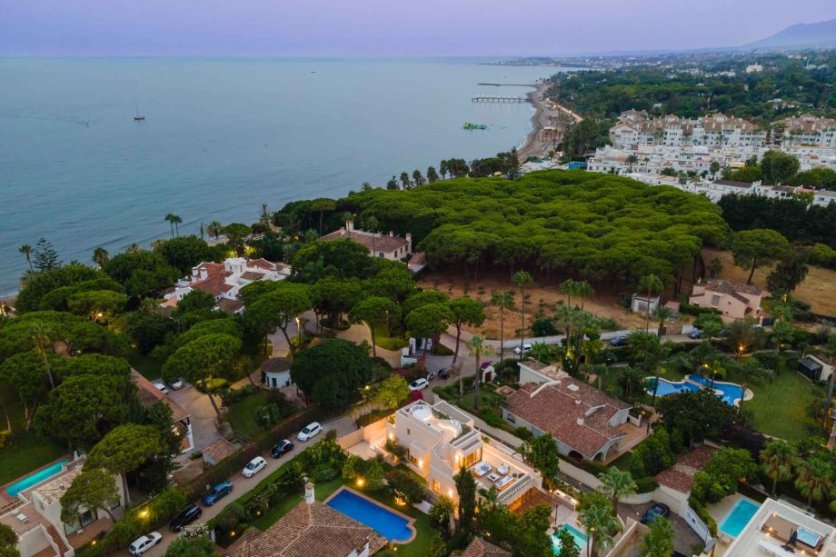 Villa in Casablana urbanisation on the Golden Mile of Marbella