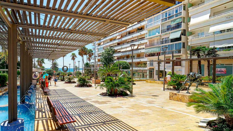 Appartement à proximité de la plage El Faro, dans le centre de Marbella.