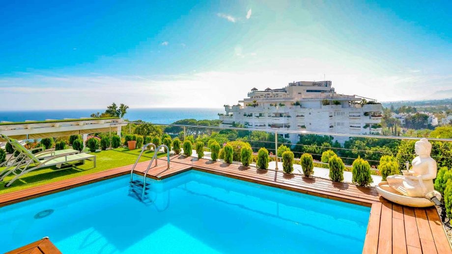 Penthouse with sea views in Don Gonzalo