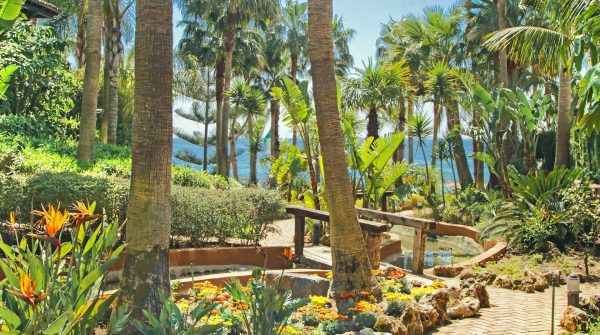 Las Cañas Beach - acceso al paseo marítimo de Marbella