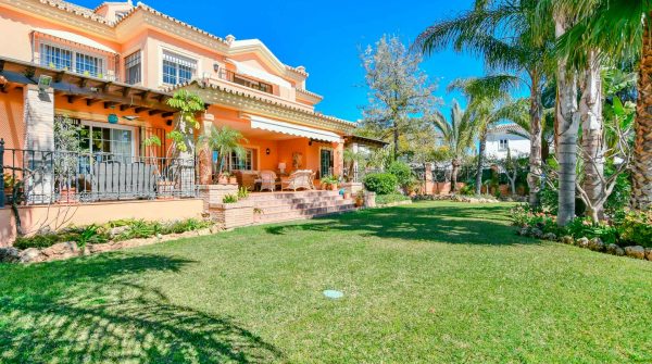 Villa in Huerta Belon, Marbella centre