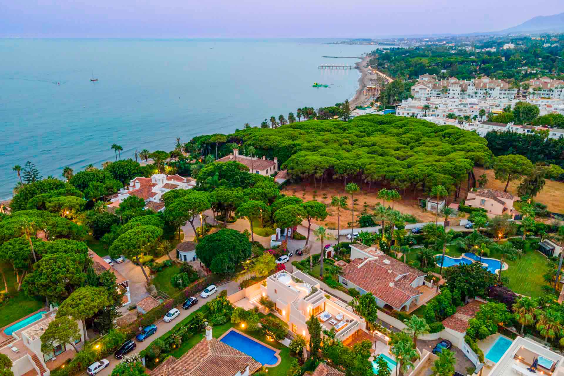 Urbanisation Casablanca, next to the beach in Marbella's Golden Mile and close to the city centre