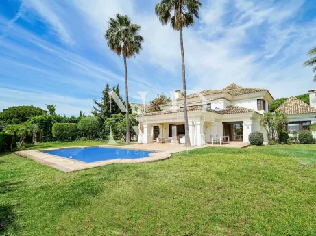 Villa en Balcones de Sierra Blanca con vistas panorámicas al mar en venta