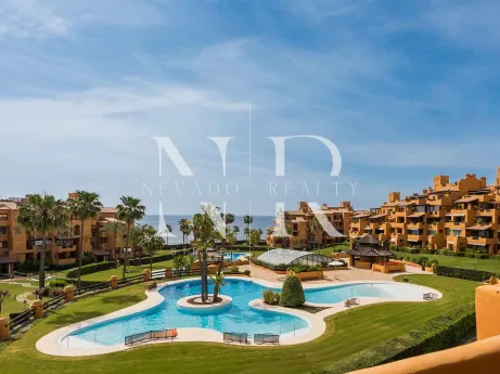 Frontline beach flat in Estepona East for sale