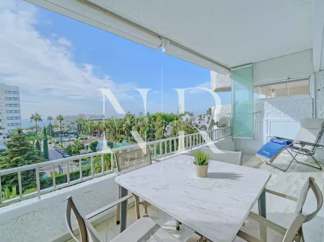 Apartment in Jardines del Mar on the second line of the beach with sea views for sale