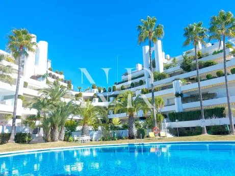 Apartment in the Terrazas de las Lomas de Marbella Club residential complex for sale
