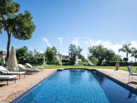 Villa à vendre dans le lotissement Altos Reales avec vue sur la mer