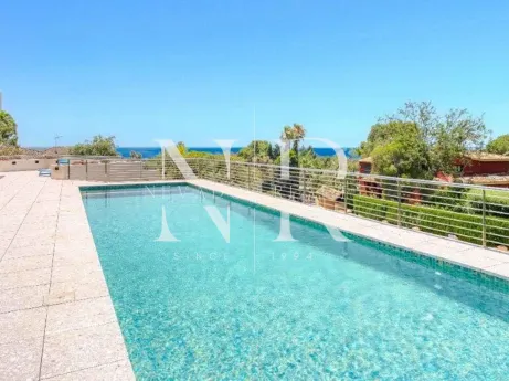 Villa à Elviria avec vue panoramique sur la mer à vendre