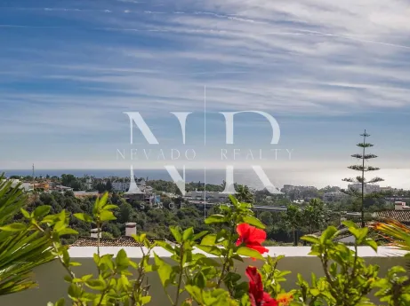 Ático en Urbanización Monte Paraíso Golf & Country Club con vistas al mar en venta