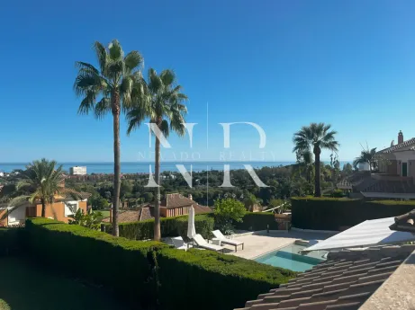 Semi-detached villa in the Santa Clara Golf residential area with sea views for sale