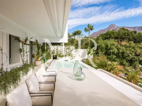 Appartement entièrement rénové à vendre dans le complexe résidentiel Lomas del Marbella Club