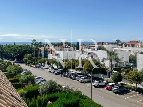 Townhouse in Jardines de Marbería residential complex for sale