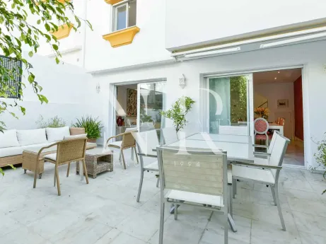 Maison mitoyenne rénovée à vendre dans le quartier résidentiel de Marbellamar