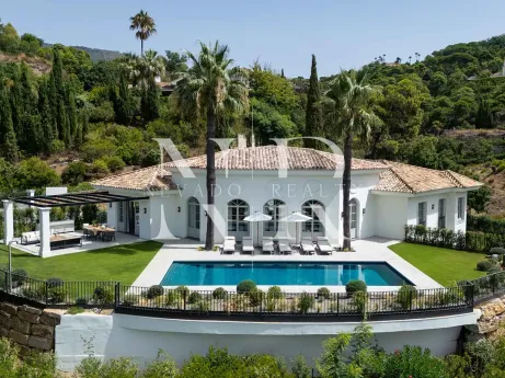 Villa entièrement rénovée à vendre dans le lotissement La Zagaleta