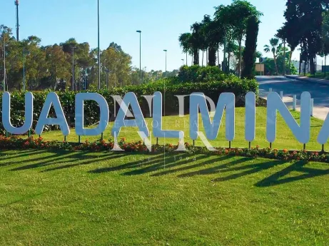 Terrain à vendre à côté du Real Club de Golf de Guadalmina avec vue sur le golf