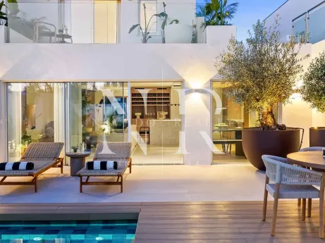 Maison mitoyenne entièrement rénovée à vendre à Nueva Andalucía