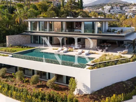 Villa à vendre dans le lotissement El Herrojo Alto avec vue panoramique sur la mer