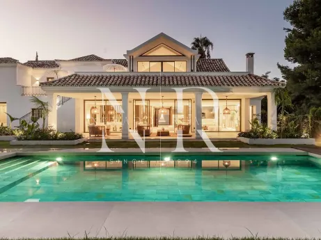 Completely renovated villa for sale in Atalaya Golf