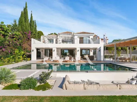 Villa in El Herrojo with panoramic sea views for sale