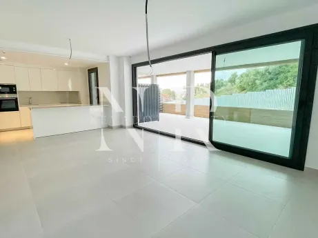 Sea-view apartment in Altos de los Monteros for long-term rental