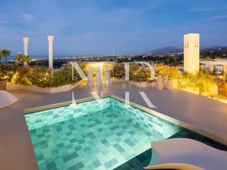 Penthouse in Jardines Colgantes residential complex with panoramic views for sale