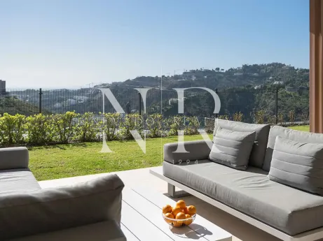 Apartment in the Real de la Quinta residential complex with panoramic sea views for sale