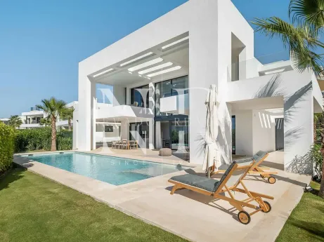 Designer villa for sale in El Paraíso
