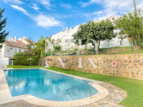 Semi-detached house in El Capricho residential complex for sale