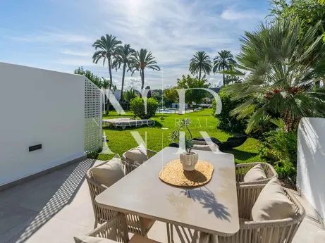 Fully renovated townhouse for sale in La Rinconada residential complex