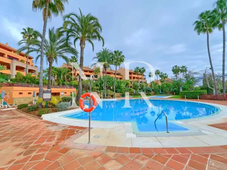 Penthouse in Gran Bahía on the beachfront for sale