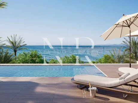 Villa for sale in Estepona East