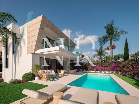 Villa next to golf course in Estepona for sale