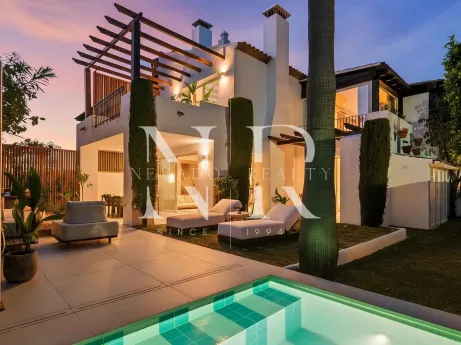 Semi-detached villa in Altos de Puente Romano for sale