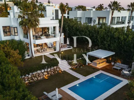 Villa in Nueva Andalucía, Marbella, for sale
