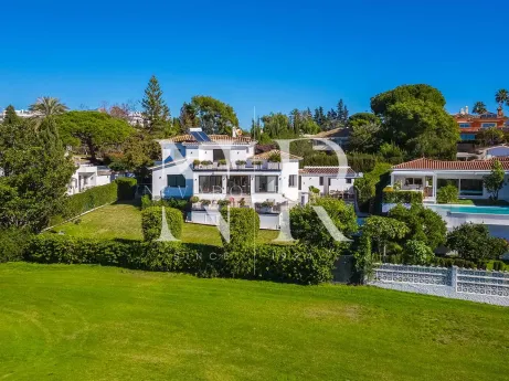 Golf front-line villa in Guadalmina for sale