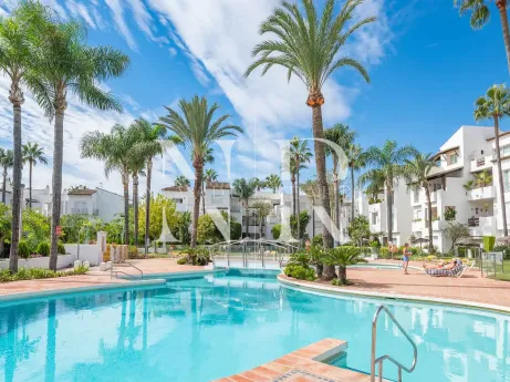 Renovated beachfront flat in Costalita Estepona for sale