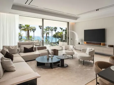 Sea-front apartment on the beachfront in Estepona