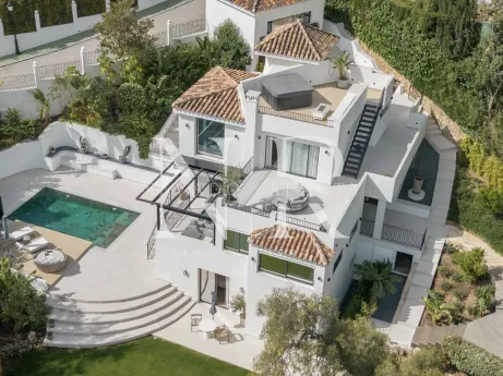Villa for sale in Los Naranjos Hill Club, Nueva Andalucía