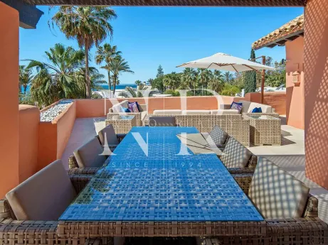 Beachfront Duplex Penthouse for sale in La Morera Playa, Marbella