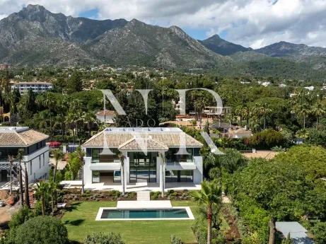 Sea-view villa in Rocío de Nagüeles for sale