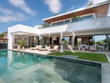 Villa en bord de mer avec vue sur la mer à vendre à Marbesa, Marbella Est