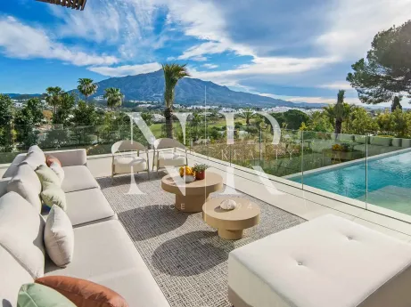 Villa with panoramic views in Nueva Andalucía for sale