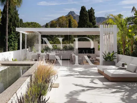 Penthouse with private pool for sale in Marbella Golden Mile