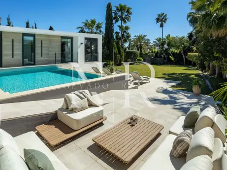Villa moderna en Nueva Andalucía en venta