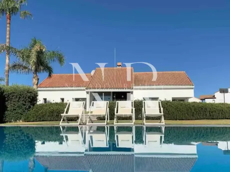 Sea-view villa for sale in Manilva