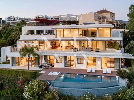 Villa with panoramic sea and golf views in La Quinta, Benahavís for sale