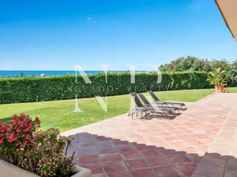 Sea view villa in Puerto Almendro, El Capitán, Benahavís