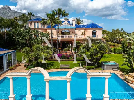 Villa with private tennis court in Nueva Andalucía, Marbella for sale